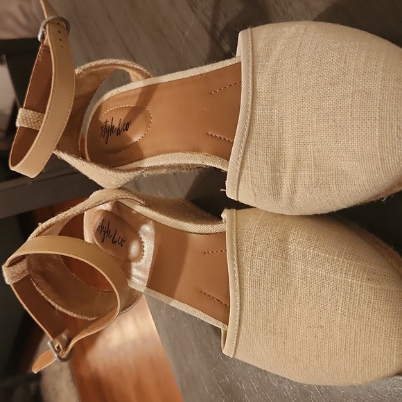 Shoes - Picture 1 of 1